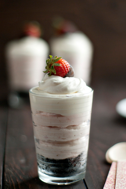 No Bake Strawberry Oreo Cheesecake